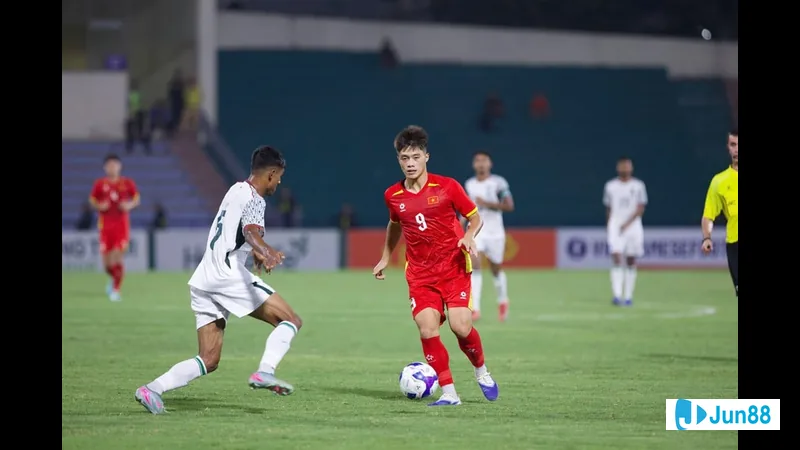 U23 Việt Nam trong trận đấu với U23 Singapore U23 Việt Nam trong trận đấu với U23 Singapore