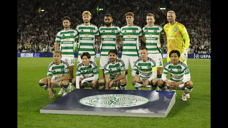 Cầu thủ Celtic đang tấn công mạnh mẽ trước hàng phòng ngự của Stuttgart
